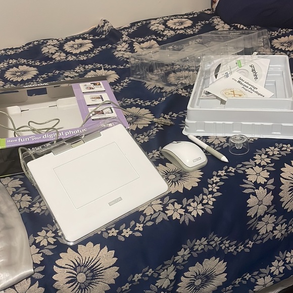 Wacom Battery free Pen,Mouse and Tablet - Picture 4 of 5